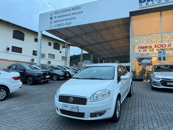 FIAT LINEA 1.8 ESSENCE 16V FLEX 4P MANUAL FIAT LINEA 1.8 ESSENCE 16V FLEX 4P MANUAL